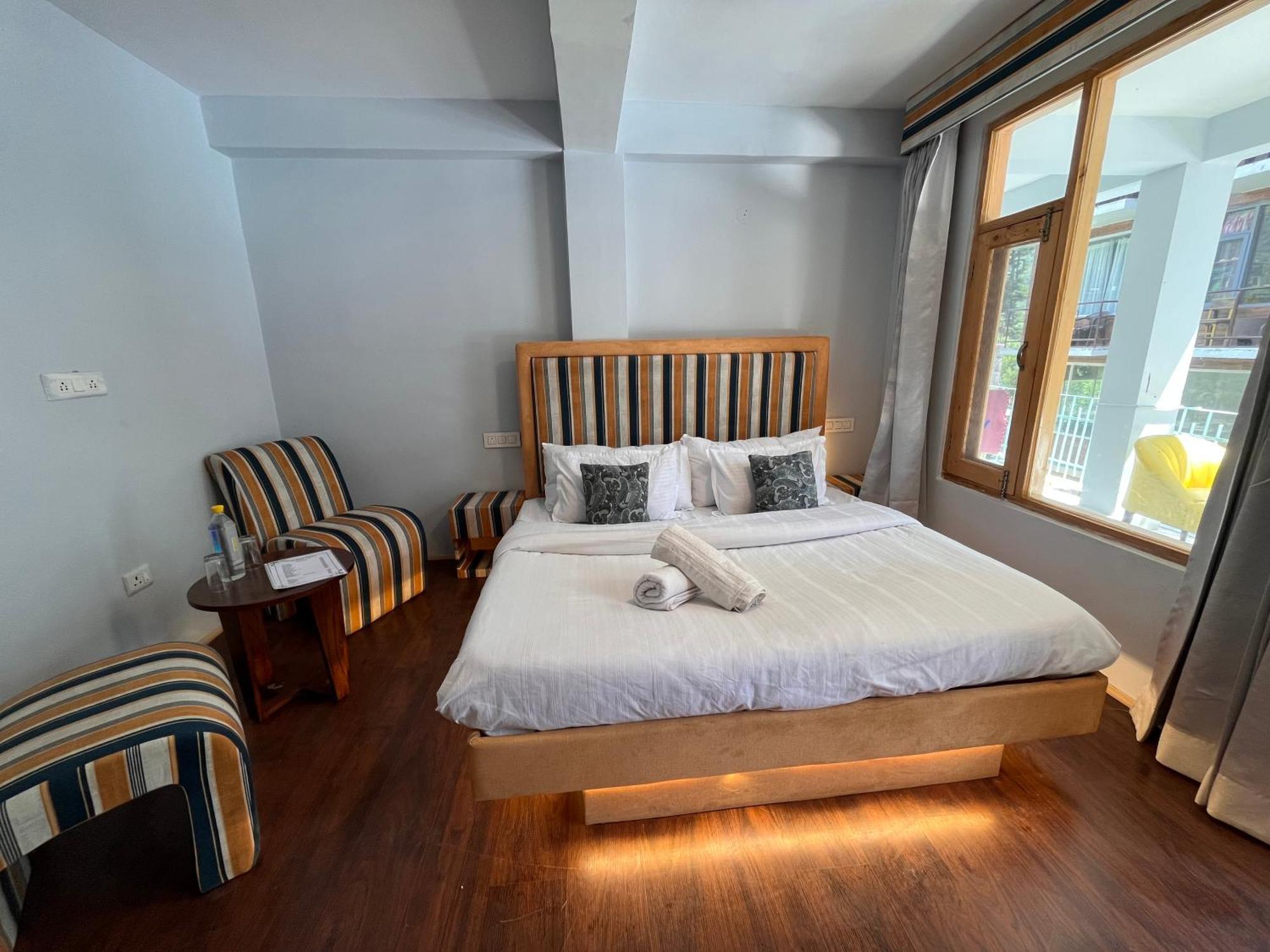 Hotel English Rose, #Personal Parking, #Petfriendly, #Garden, #Bonfire Under The Stars Manāli エクステリア 写真