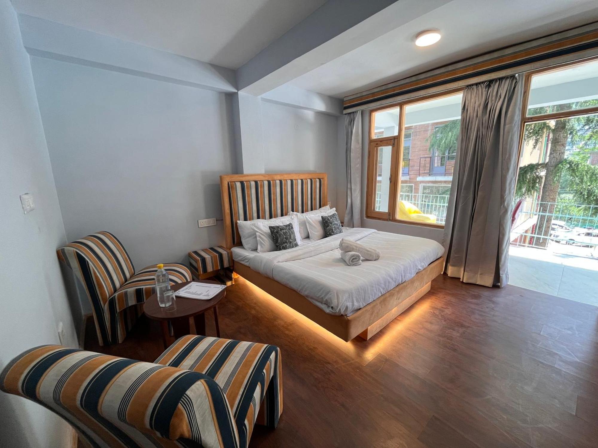 Hotel English Rose, #Personal Parking, #Petfriendly, #Garden, #Bonfire Under The Stars Manāli エクステリア 写真