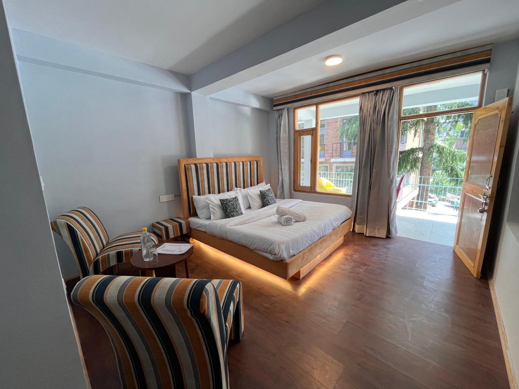 Hotel English Rose, #Personal Parking, #Petfriendly, #Garden, #Bonfire Under The Stars Manāli エクステリア 写真