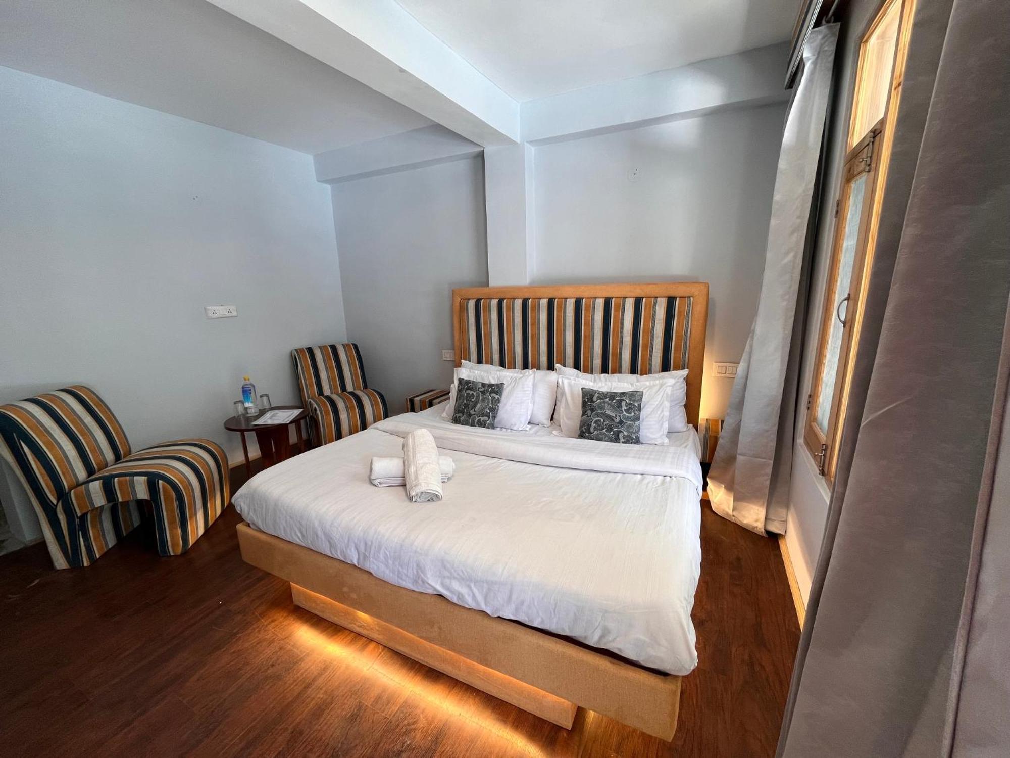 Hotel English Rose, #Personal Parking, #Petfriendly, #Garden, #Bonfire Under The Stars Manāli エクステリア 写真