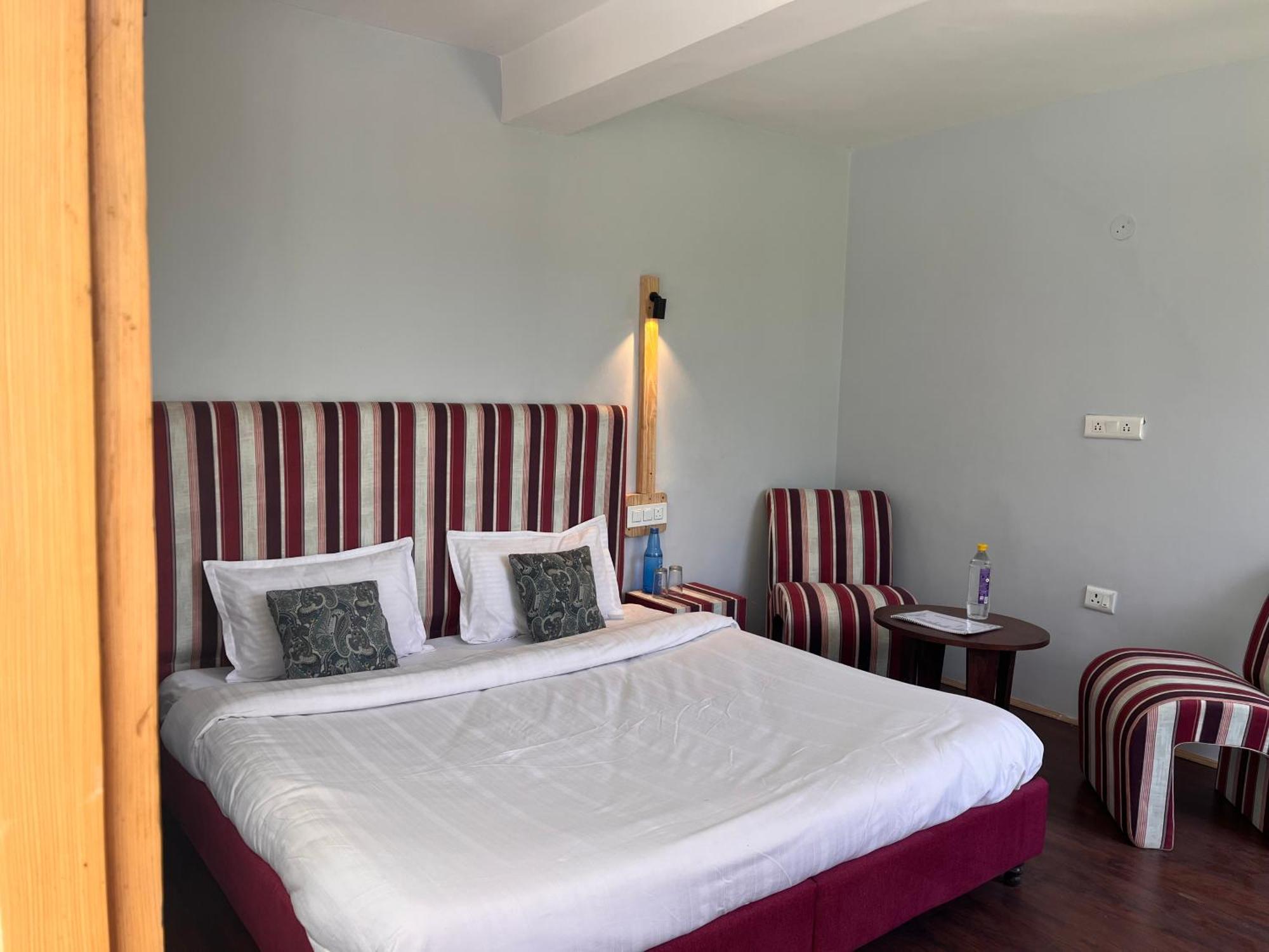 Hotel English Rose, #Personal Parking, #Petfriendly, #Garden, #Bonfire Under The Stars Manāli エクステリア 写真