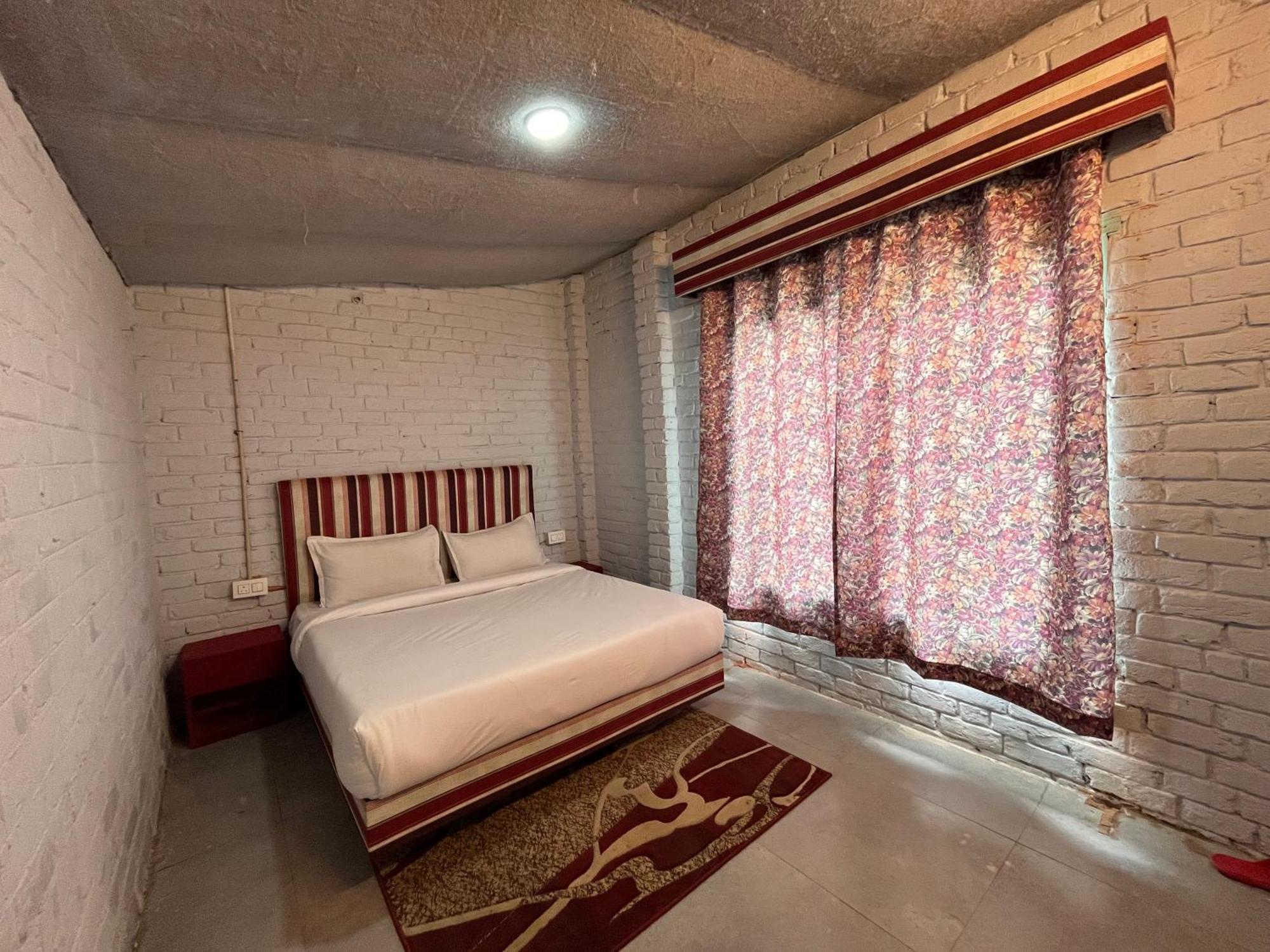 Hotel English Rose, #Personal Parking, #Petfriendly, #Garden, #Bonfire Under The Stars Manāli エクステリア 写真