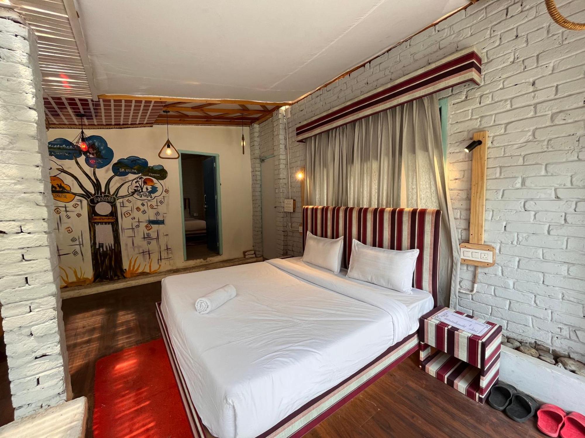 Hotel English Rose, #Personal Parking, #Petfriendly, #Garden, #Bonfire Under The Stars Manāli エクステリア 写真