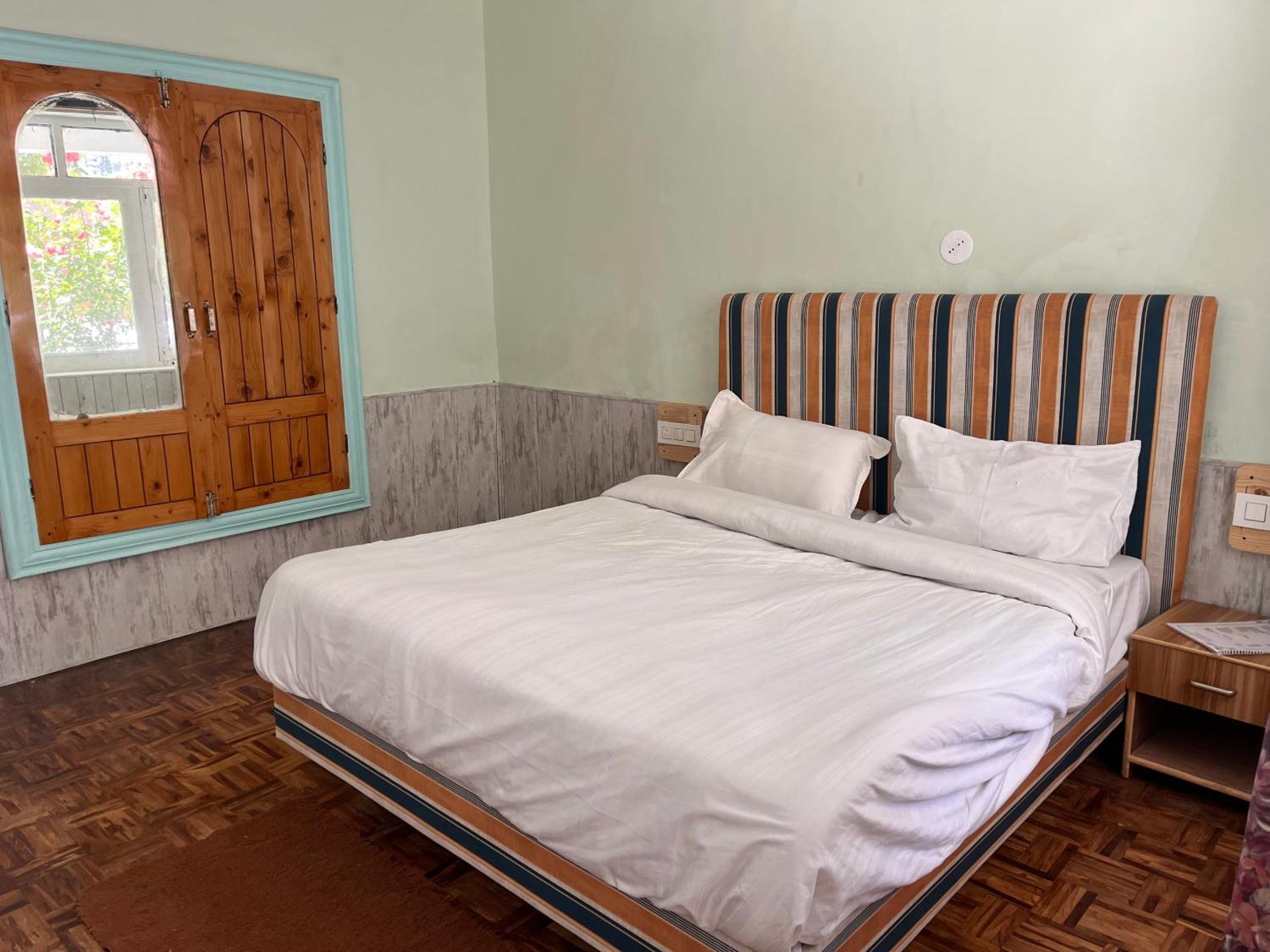 Hotel English Rose, #Personal Parking, #Petfriendly, #Garden, #Bonfire Under The Stars Manāli エクステリア 写真