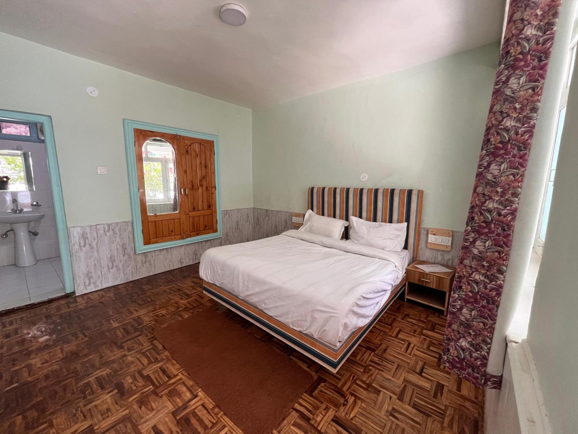 Hotel English Rose, #Personal Parking, #Petfriendly, #Garden, #Bonfire Under The Stars Manāli エクステリア 写真