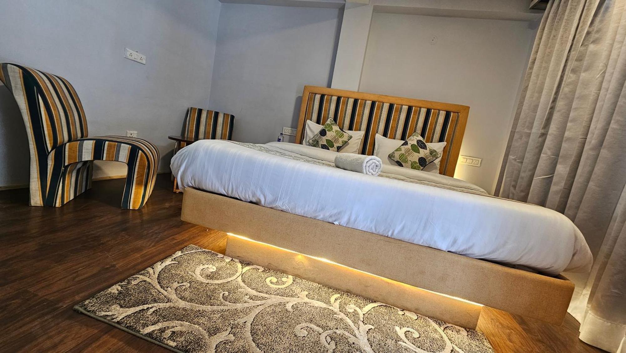 Hotel English Rose, #Personal Parking, #Petfriendly, #Garden, #Bonfire Under The Stars Manāli エクステリア 写真