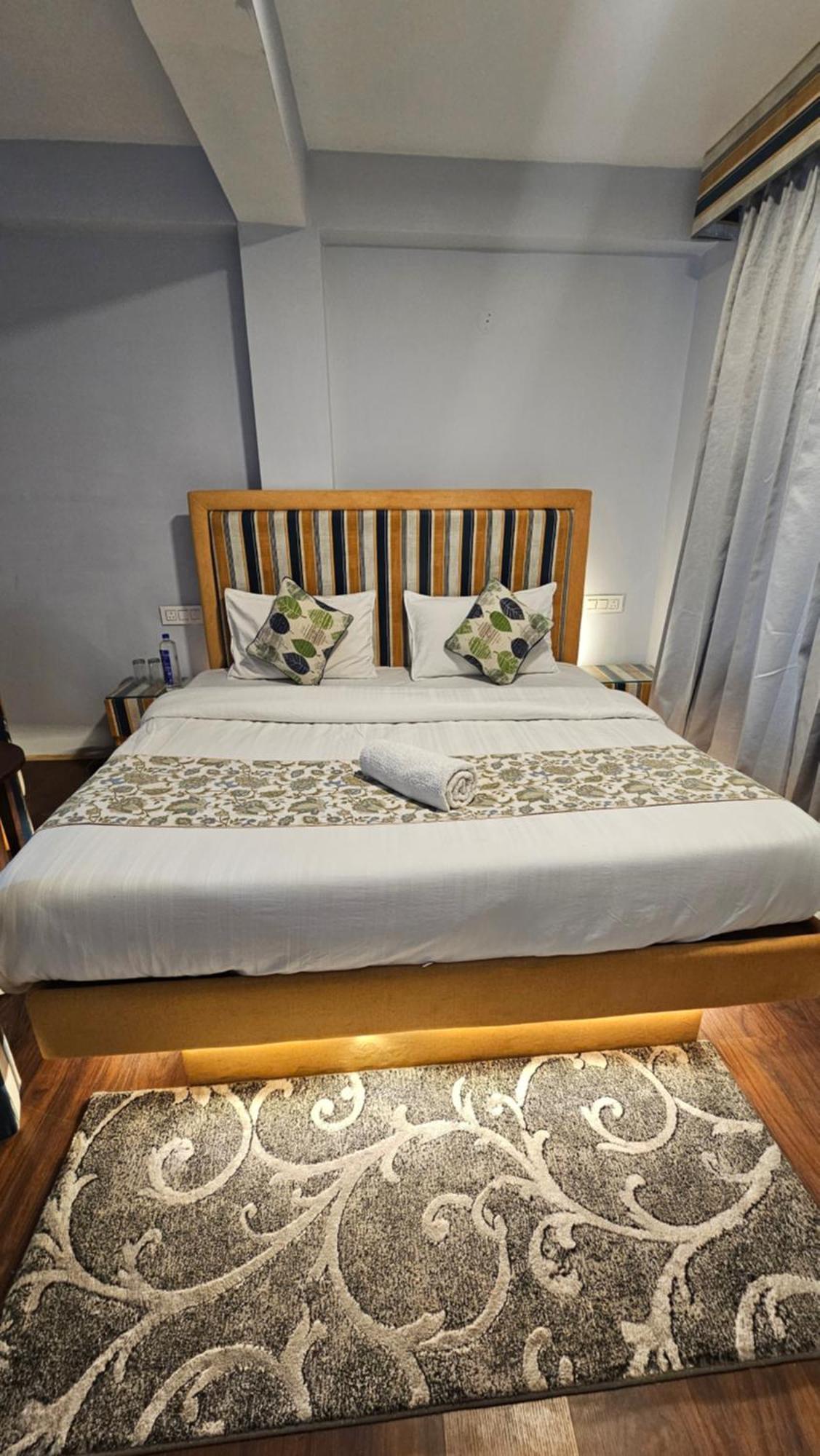 Hotel English Rose, #Personal Parking, #Petfriendly, #Garden, #Bonfire Under The Stars Manāli エクステリア 写真