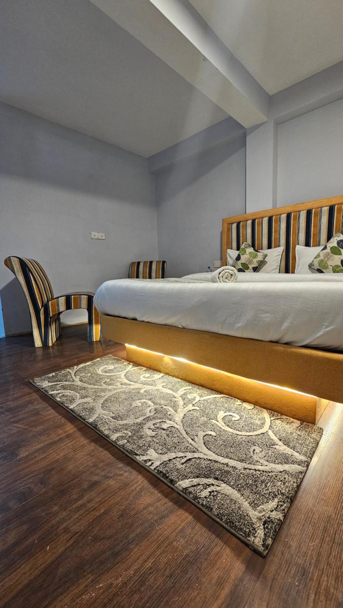 Hotel English Rose, #Personal Parking, #Petfriendly, #Garden, #Bonfire Under The Stars Manāli エクステリア 写真
