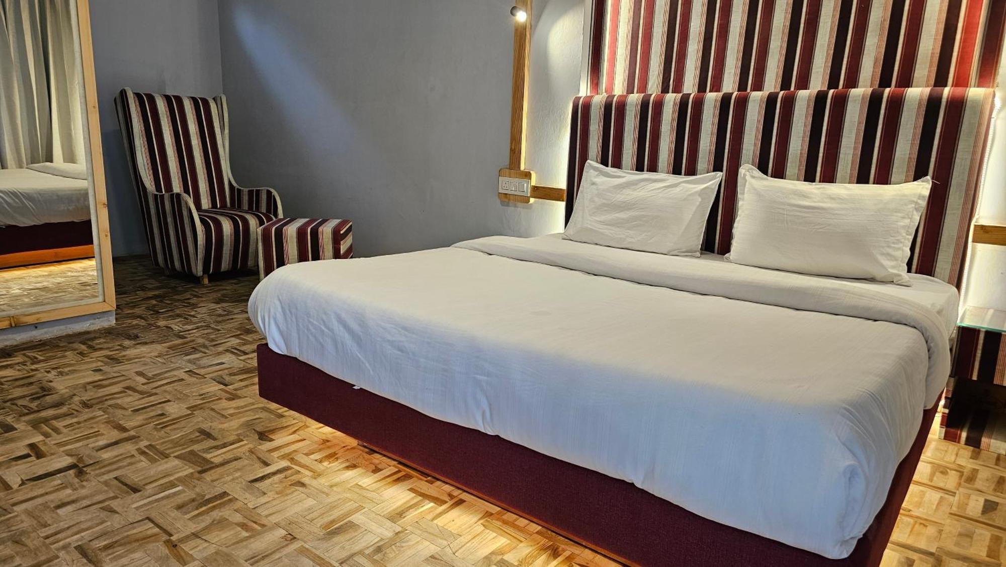 Hotel English Rose, #Personal Parking, #Petfriendly, #Garden, #Bonfire Under The Stars Manāli エクステリア 写真