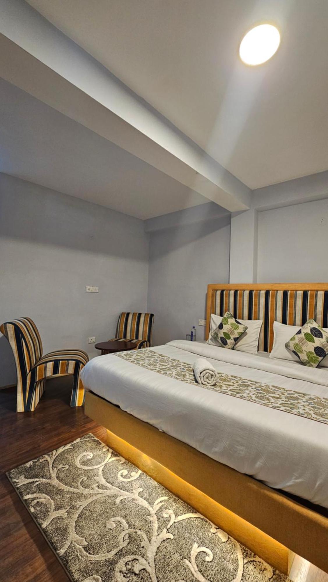 Hotel English Rose, #Personal Parking, #Petfriendly, #Garden, #Bonfire Under The Stars Manāli エクステリア 写真