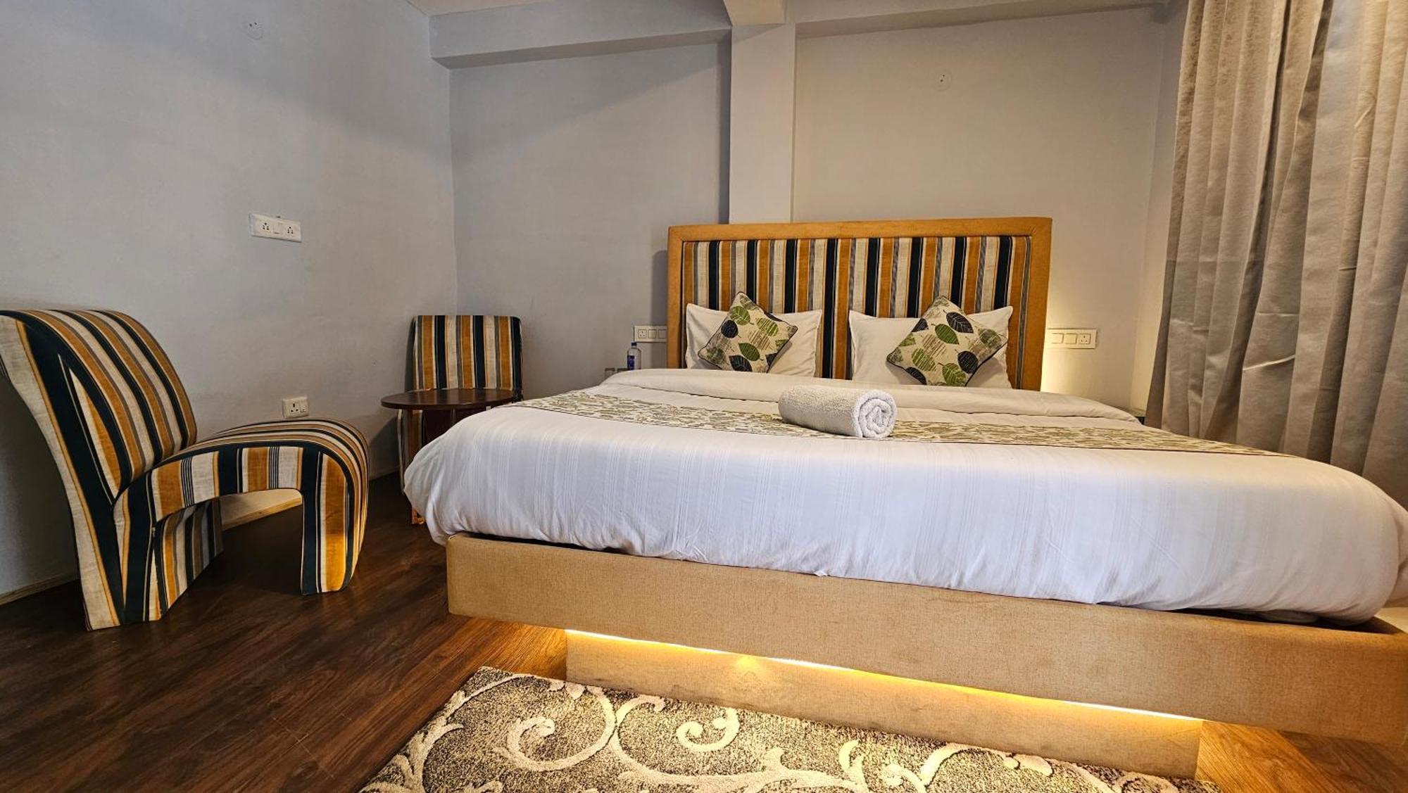 Hotel English Rose, #Personal Parking, #Petfriendly, #Garden, #Bonfire Under The Stars Manāli エクステリア 写真