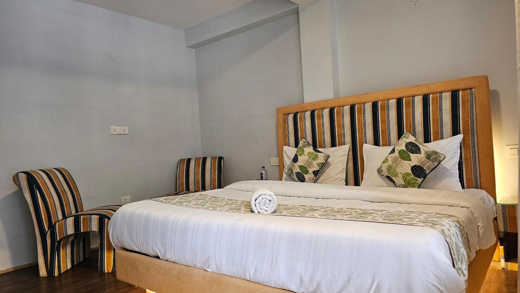 Hotel English Rose, #Personal Parking, #Petfriendly, #Garden, #Bonfire Under The Stars Manāli エクステリア 写真